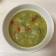 【Soup Stock Tokyo 緑の野菜と岩塩のスープ】緑のスープに赤いパプリカが映えます
