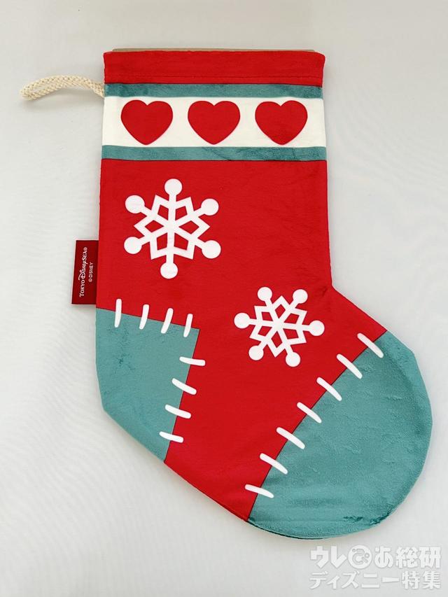 「クリスマスを楽しむグッズ」タペストリーとぬいぐるみバッジ