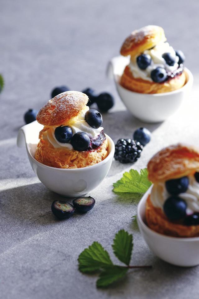 ブルーベリーのシュークリーム