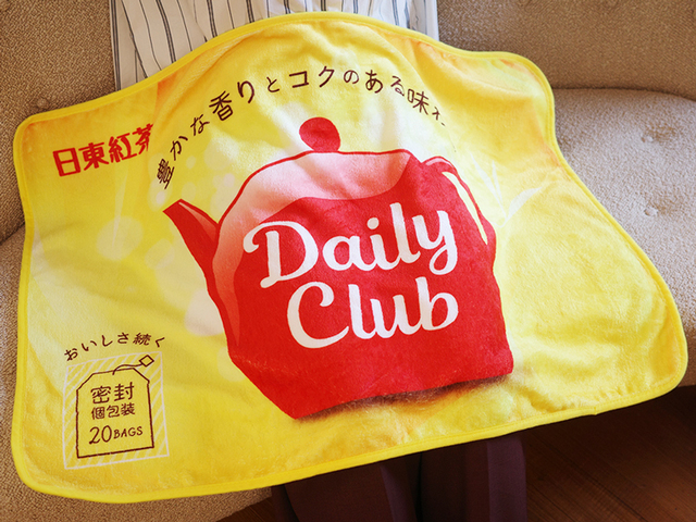 「ブランケット」<価格:10,000円(税込)>【昨年は即完売!「日東紅茶」づくしの”特大パッケージ新春福箱”が今年も登場!2026年は人気の「ロイヤルミルクティー」が新登場!】