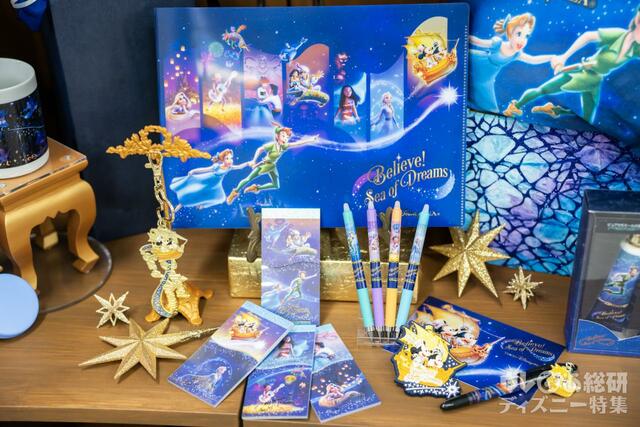 東京ディズニーシーに登場する新ナイトタイムエンターテイメントの世界観がデザインされたグッズ