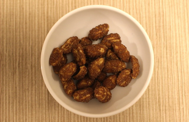 珈琲ピーナッツは、小粒で食べやすい大きさ。