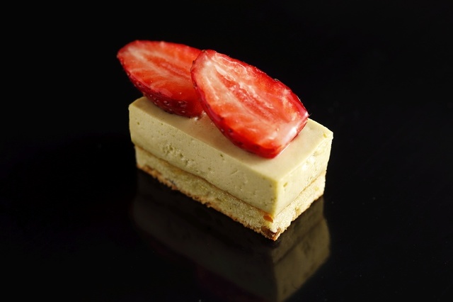 Bavaroise Amaou Pistache ババロワーズあまおうピスタチオ