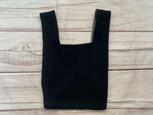 バックは装飾がないシンプルなデザイン