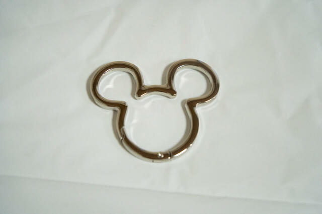 ミッキーアイコンのカラビナ｜Disney LIFESTYLE BOOK リボントートバッグ by Darich 3,949円