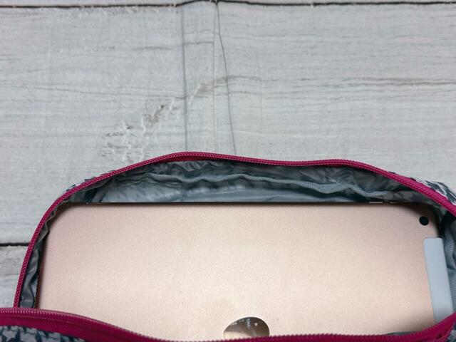 メイン収納にはiPad（第7世代）が収納可能