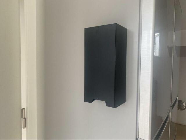 【山崎実業　tower ツーウェイレジ袋ストッカー】マグネットは超強力！