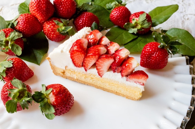 【キル フェ ボン】「特選 福岡県産 “あまおう”のタルト」販売期間：2025年12月26日（金）～2月15日（日）、販売価格：piece ￥1,998／whole（25cm）￥19,980、販売店舗：名古屋栄、グランフロント大阪、京都、福岡