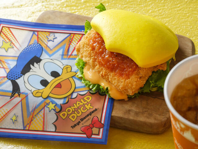 スペシャルセット 980円｜販売店舗：ヒューイ・デューイ・ルーイのグッドタイム・カフェ｜ 東京ディズニーランド ディズニー・パルパルーザ「ドナルドのクワッキー・ダック！ダック！ダックシティ！」スペシャルグッズスペシャルメニュー