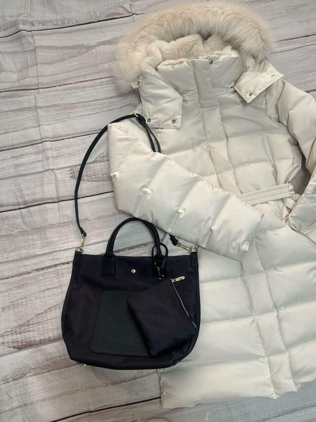 ホワイトのダウンに合わせてモノトーンコーデ♪