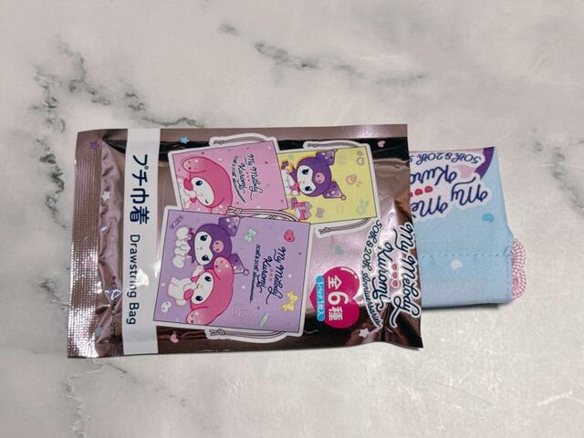 プチ巾着もランダム仕様。1つ目を開封!