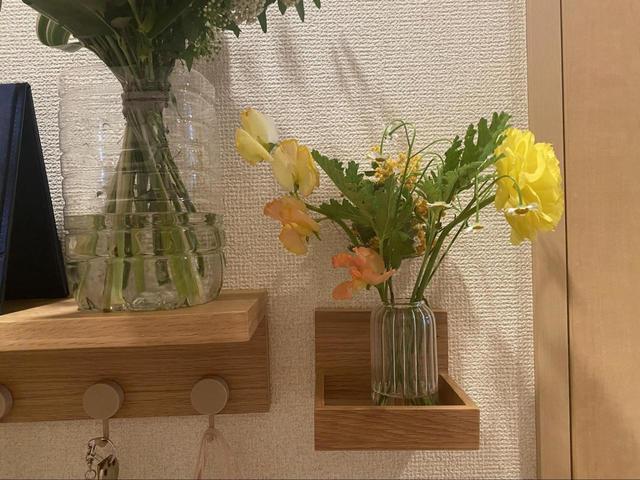 【無印良品 壁に付けられる家具トレー】お花やお香、雑貨を置くのもおすすめ