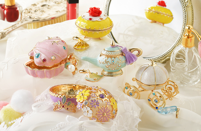 アクセサリーケース チャーム付き｜ディズニーストア