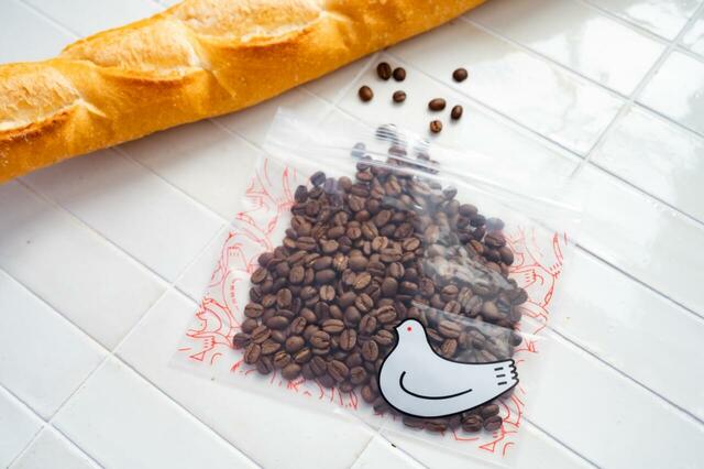 「ジッパーバッグ（B6サイズ）」＜期間：2025年8月10日＞【【8月10日は鳩の日】鳩サブレーがモチーフになった「袋留めクリップ」＆「ジッパーバッグ」のセットが“鳩の日限定”で販売！】