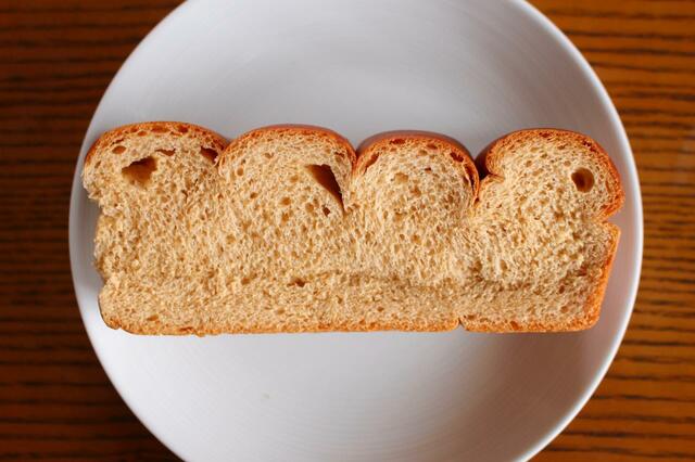 【ロピア　ピーナッツサンド　4個入り　666円】山型のパンがかわいい