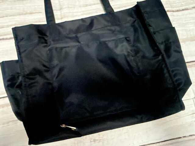 背面のポケットに素敵な仕掛けが！