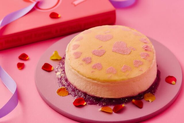 「桃のスフレチーズケーキ」＜大人 6,000円　7-12歳 3,500円　4-6歳 2,000円＞【マイメロディ＆クロミのもっと桃気分Peach Sweets Buffet】