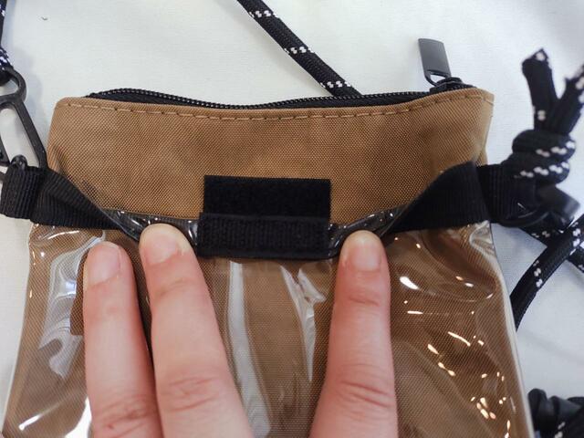 マジックテープ式なので、落下を防ぎます