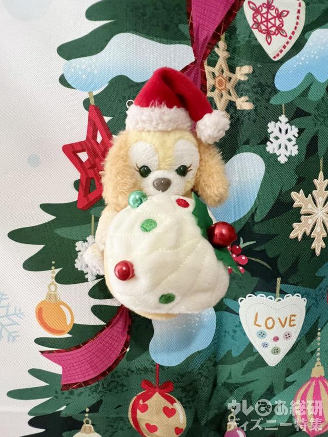 「クリスマスを楽しむグッズ」タペストリーとぬいぐるみバッジ