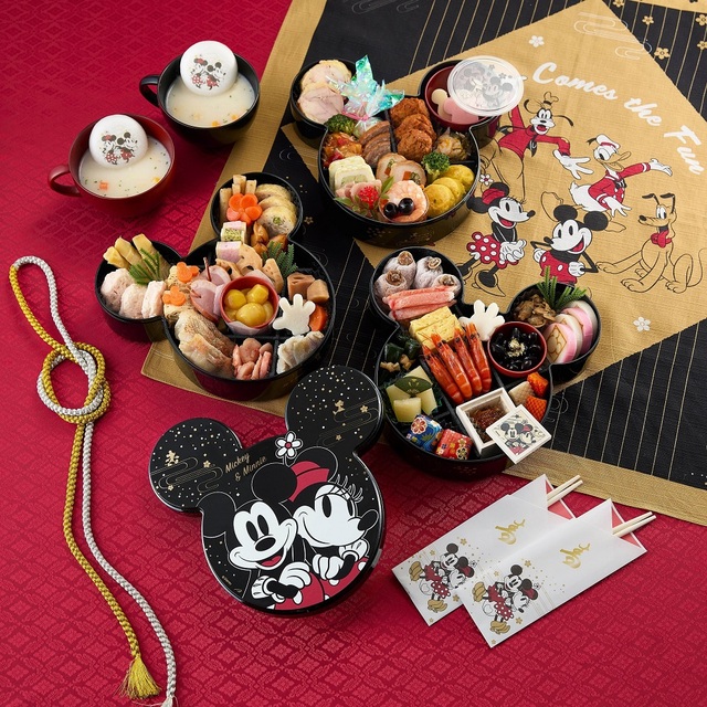おせち・三段重「ミッキー&ミニー」|27,900 円(税込)