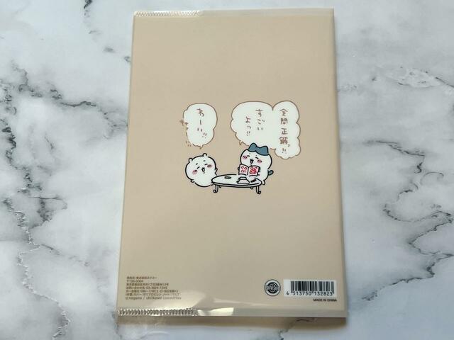 裏面では草むしり検定のテスト勉強をする2人のイラストが。尊い…！