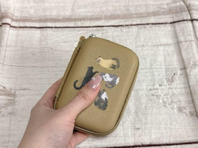 【カルディ ネコの日バッグ/オリジナル ガジェットケース】サイズは約縦8×横11.5cm。手のひらサイズで持ち歩きやすいのが嬉しい◎