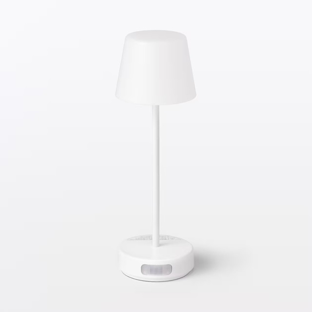 無印良品「スタンドライト ミニ 人感センサー付」2,990円（税込）