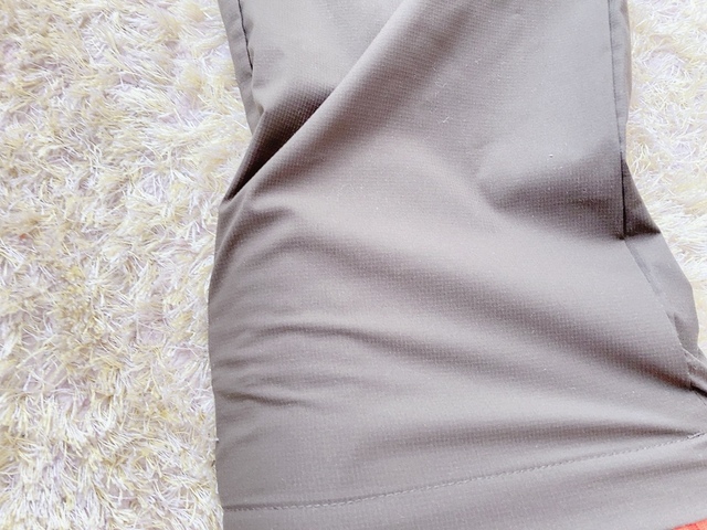 【ワークマン ソロテックス使用バズライトストレッチカーゴパンツ】ストレッチ性がありよく伸びます