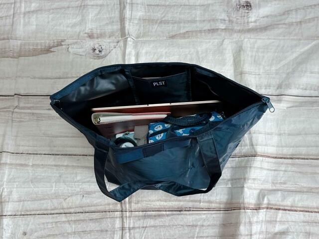 まだまだ余裕があるので、ストールなども収納できそう！