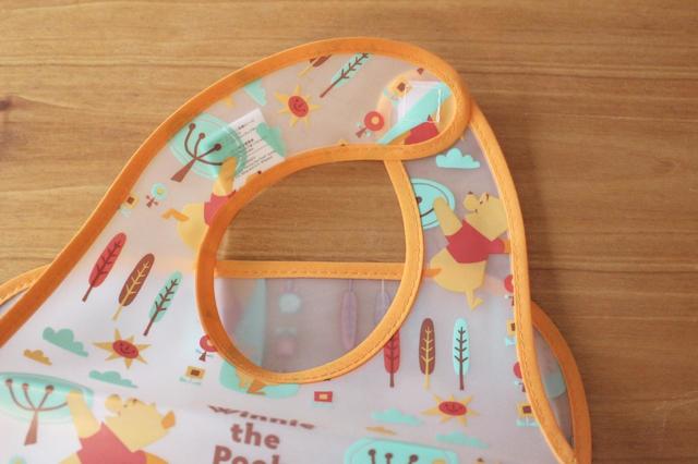 【セリア】食べこぼしガードエプロン／100円