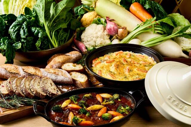 「牛ほほ肉の赤ワイン煮込み・蟹グラタン」＜期間：2025年1月5日〜2月28日＞【センタラグランドホテル大阪で“苺スイーツ”食べ放題！ブリしゃぶや本格タイ料理も好きなだけ！「ストロベリービュッフェ」開催！】