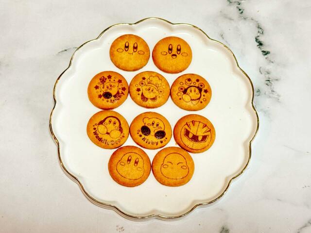 ビスケットは、2袋開けた時点で10種類の絵柄をコンプリート！どの絵柄が出るかを見る楽しさがあるのも、この商品の魅力♪