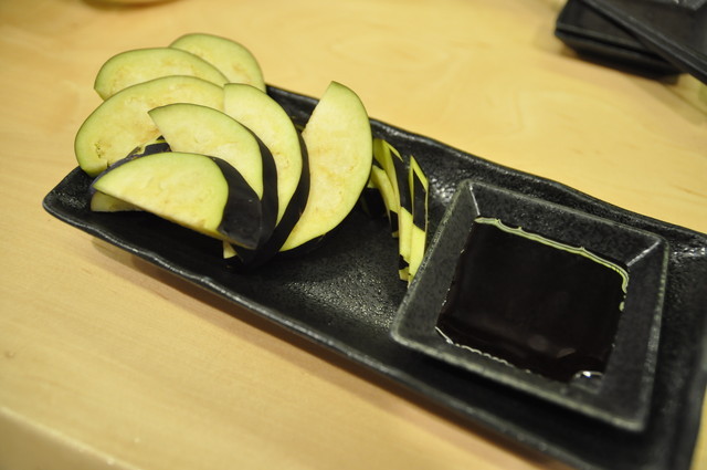 立ち食い焼肉を体験!／治郎丸　水茄子（300円）