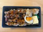 【ロピア 鶏・鳥・鶏めし弁当】開けた瞬間に焼き鳥の香りがふわっと広がる！