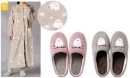 【ニトリ デコホーム】“シマエナガグッズ”【新商品】「着る毛布」価格2,490円、「ルームシューズ」価格 各799円