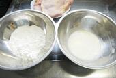 【韓国風フライドチキン　コーンスターチ】バッター液を作りましょう