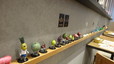 パンダの穴喫茶展／店内に展示されたガチャ