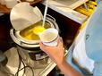 【ココス　朝食バイキング】スープバーは、コーンスープとお味噌汁の2種類。子どもも自分で注げる高さ