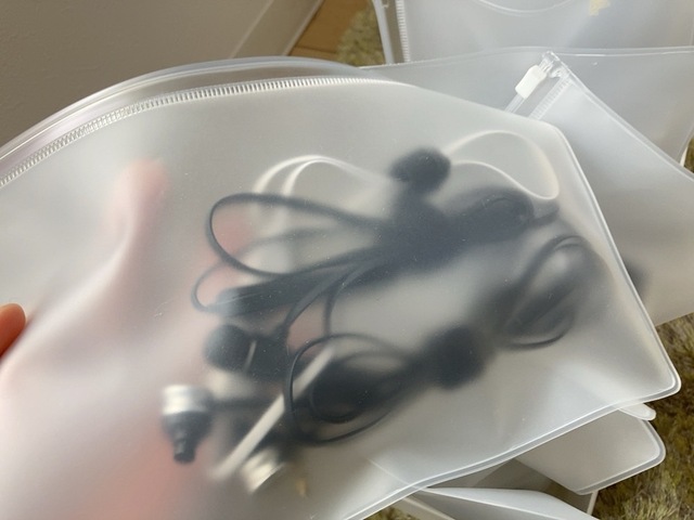 【無印良品 EVAケース・ファスナー付B6】普段から分類しておくと、出かける時にそのまま持ち出せるので便利