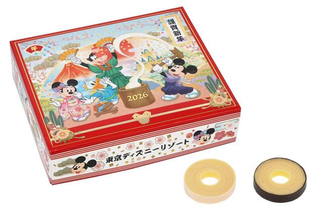 バウムクーヘン 2,200円|東京ディズニーリゾートお正月グッズ|販売店舗:東京ディズニーランド「グランドエンポーリアム」、東京ディズニーシー「ヴァレンティーナズ・スウィート」|発売日:2025年12月1日(月)