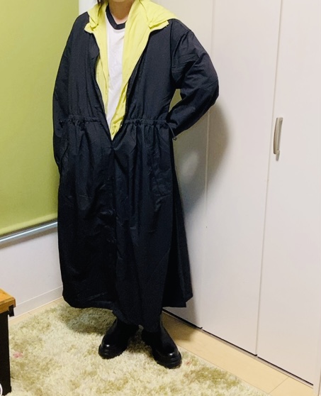 【ワークマン レディース高撥水シェルワンピースコート】カラフルなフードをチラ見えさせても◎