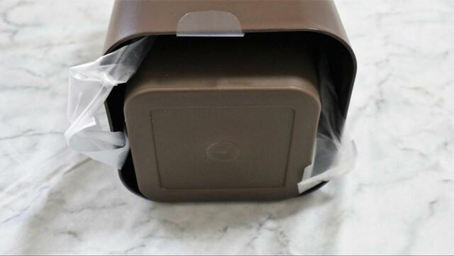 【ニトリ 袋が見えにくいミニダストボックス】ちなみに買い物用ポリ袋は小サイズでも大きすぎる