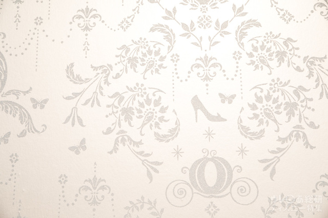 ルノン株式会社 ディズニー壁紙 フェアリーグラス シンデレラオーナメント 64,800円（発売中）