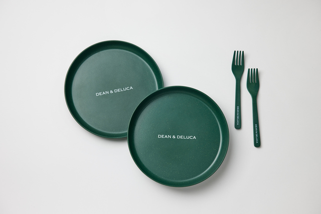 GLOW×DEAN ＆ DELUCA「プレート2枚＆フォーク2本セット＜グリーン＞」