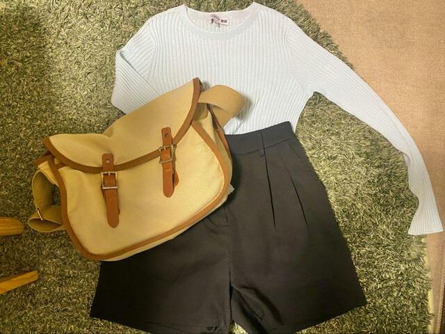 【ユニクロ　3Dリブクルーネックセーター】ショート丈のパンツと合わせて