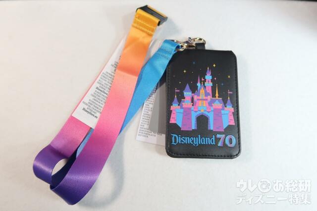 ディズニーランド・リゾート70周年グッズ　パスケースは17.99ドル