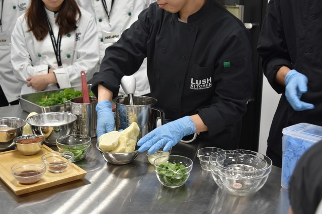 カカオバターをたっぷり使用