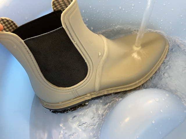 【ワークマン レディース防水サファリサイドゴア】水溜まりも安心して歩けます