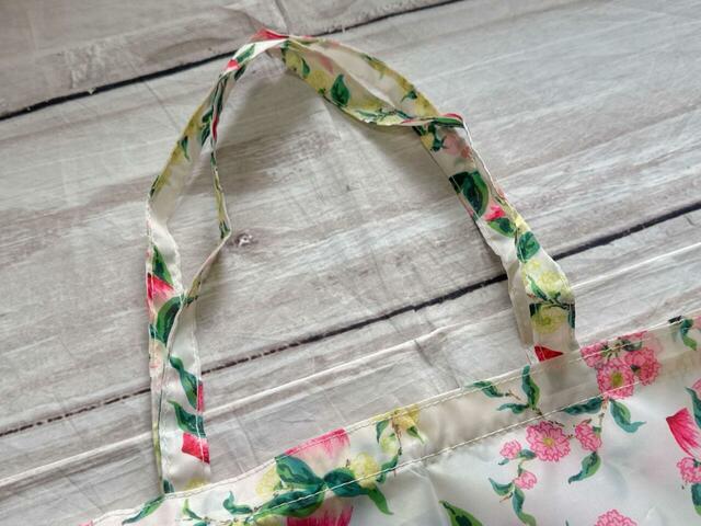 持ち手は長め。肩がけができるのがうれしいポイント！