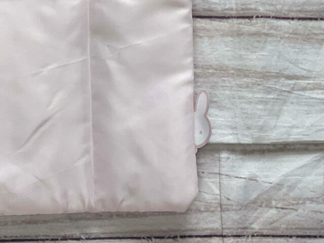 ロゴタグは裏面もミッフィーのお顔付き！